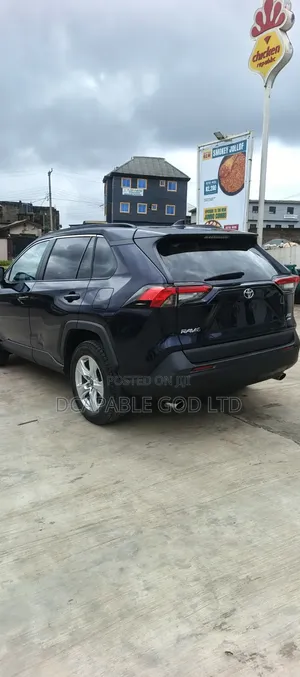 Toyota RAV4 2020 Blue