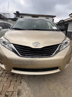 Toyota Sienna LE 8 Passenger 2011 Gold