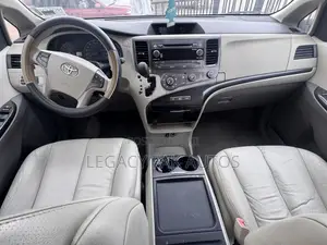Toyota Sienna LE 8 Passenger 2011 Gold