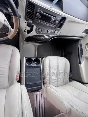 Toyota Sienna LE 8 Passenger 2011 Gold