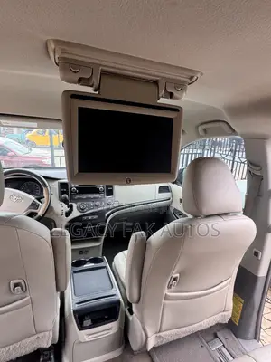 Toyota Sienna LE 8 Passenger 2011 Gold