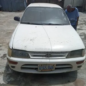 Toyota Corolla 1999 White