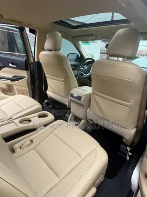 Toyota Highlander Limited V6 4x4 (3.5L 6cyl 6A) 2016 Gold