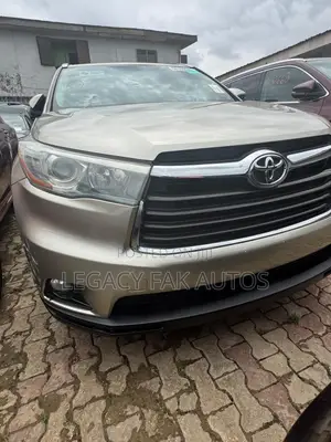 Toyota Highlander Limited V6 4x4 (3.5L 6cyl 6A) 2016 Gold