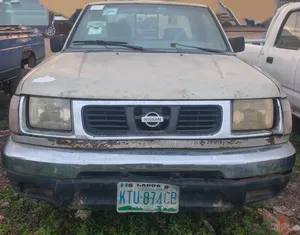 Nissan Frontier 2000 Silver