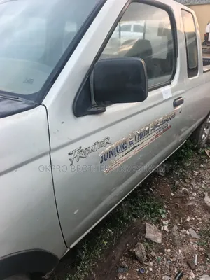 Nissan Frontier 2000 Silver