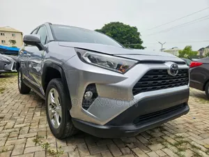 Toyota RAV4 2021 Silver