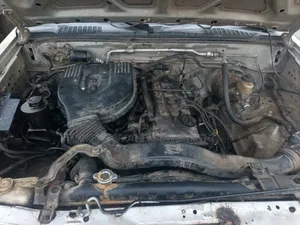 Nissan Frontier 2000 Silver