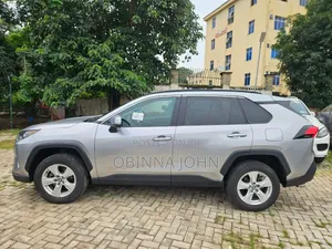 Toyota RAV4 2021 Silver