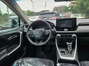 Toyota RAV4 2021 Silver