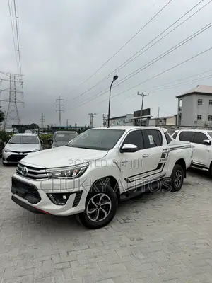 Toyota Hilux 2018 White