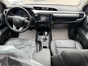 Toyota Hilux 2018 White