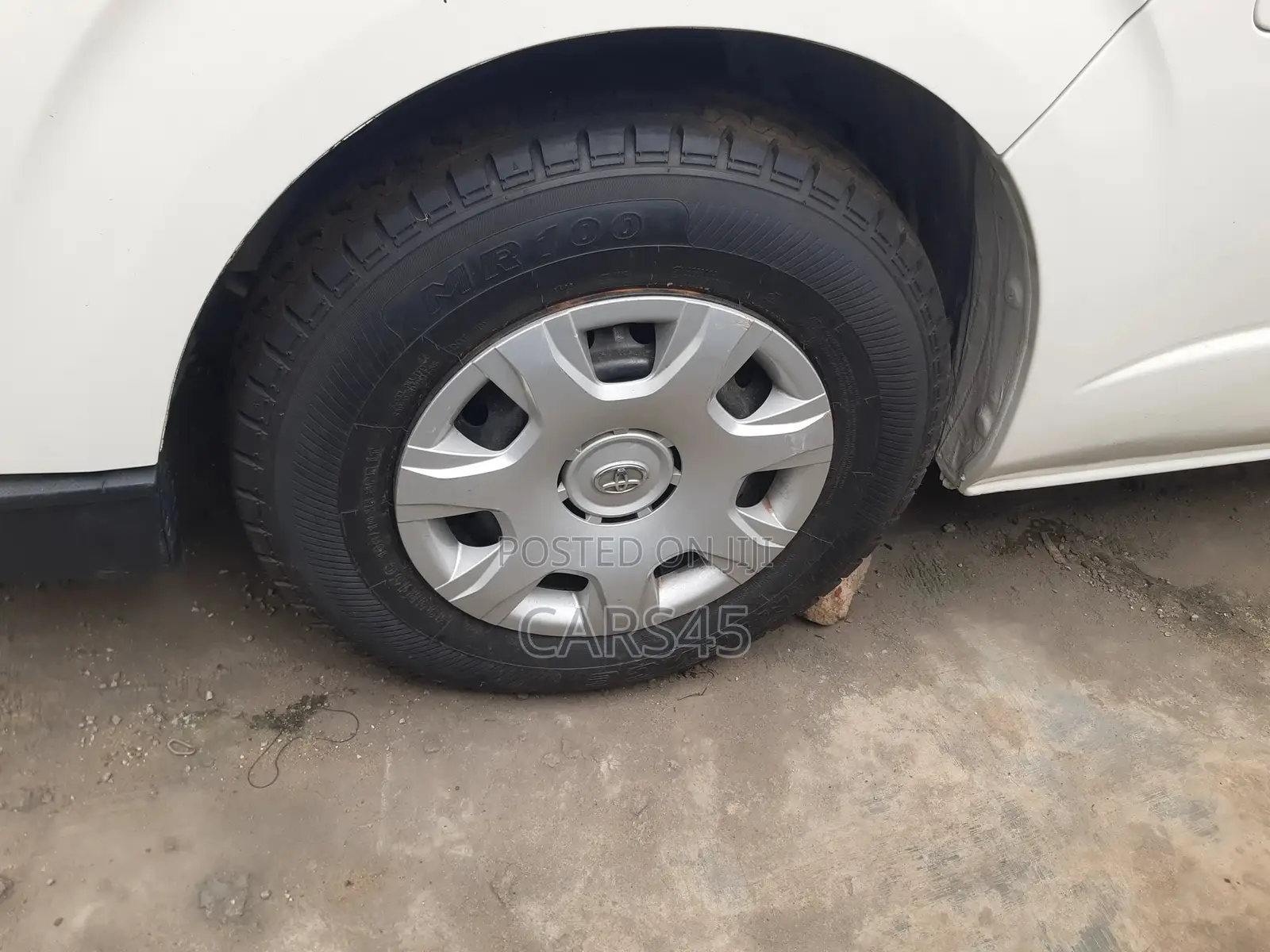 Toyota HiAce 2010 White
