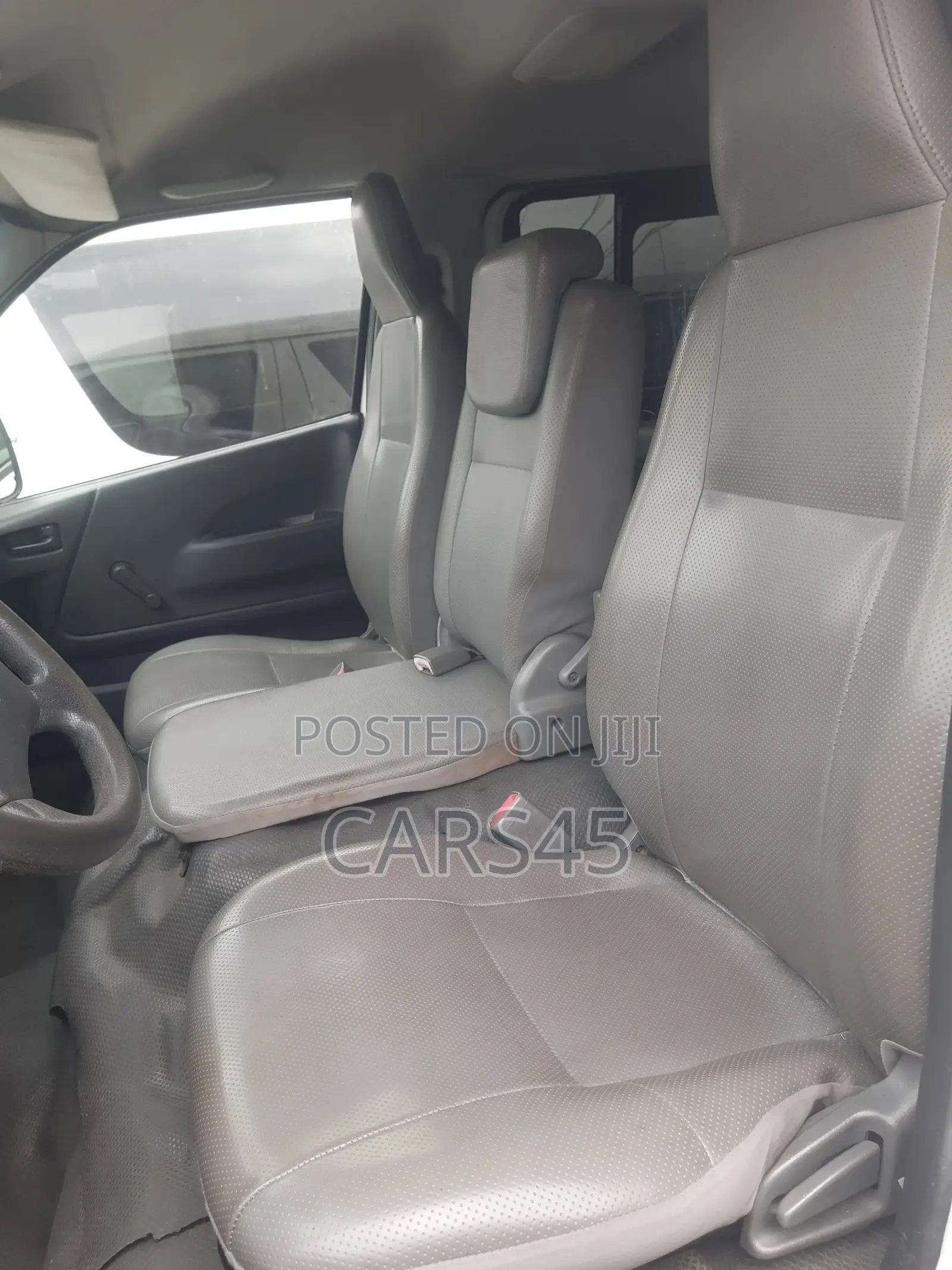 Toyota HiAce 2010 White