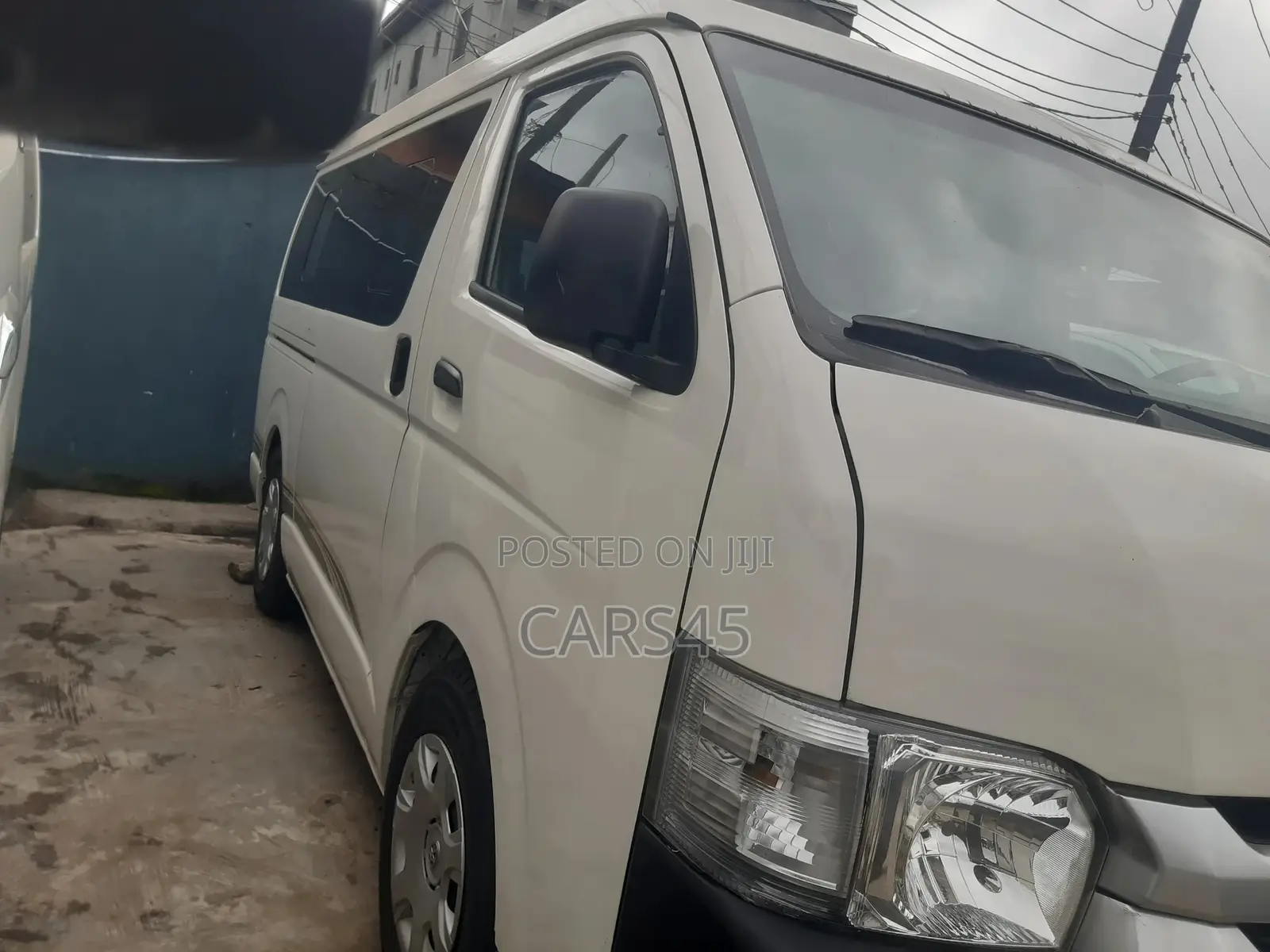 Toyota HiAce 2010 White
