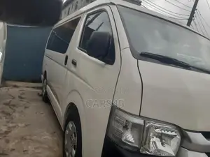 Toyota HiAce 2010 White