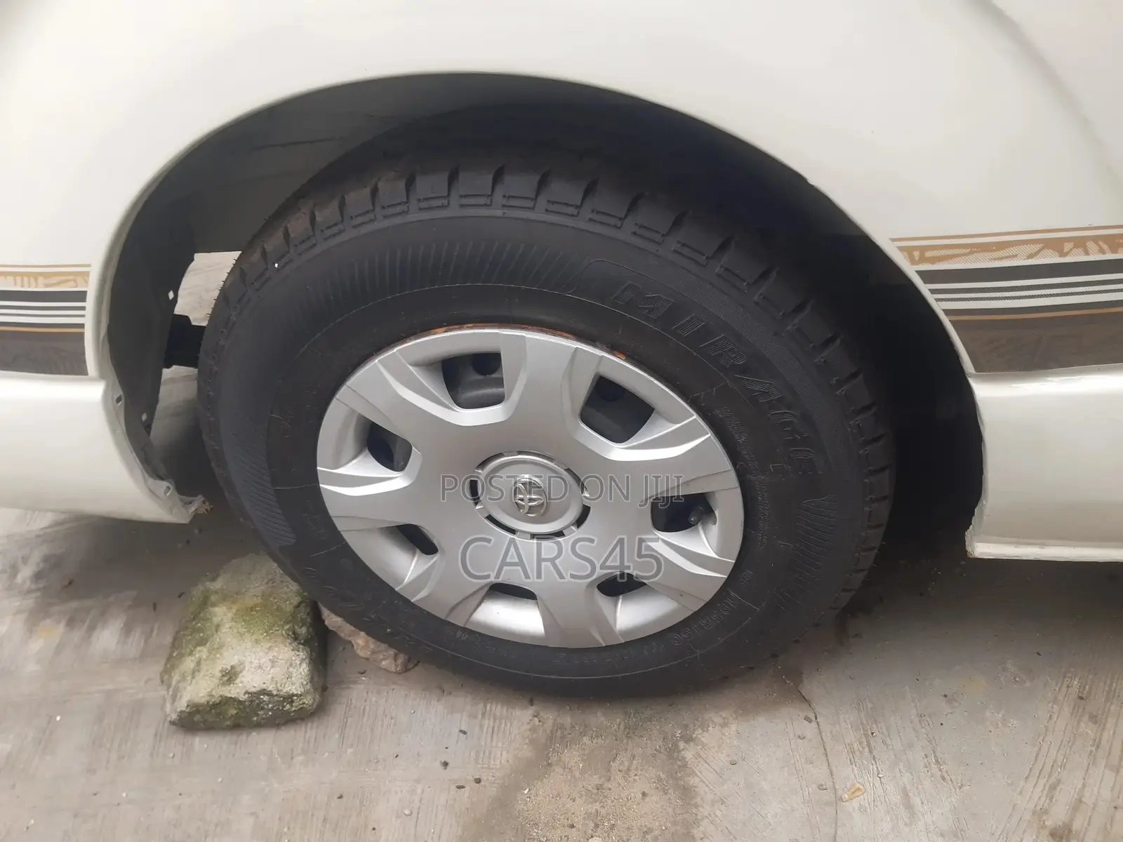 Toyota HiAce 2010 White