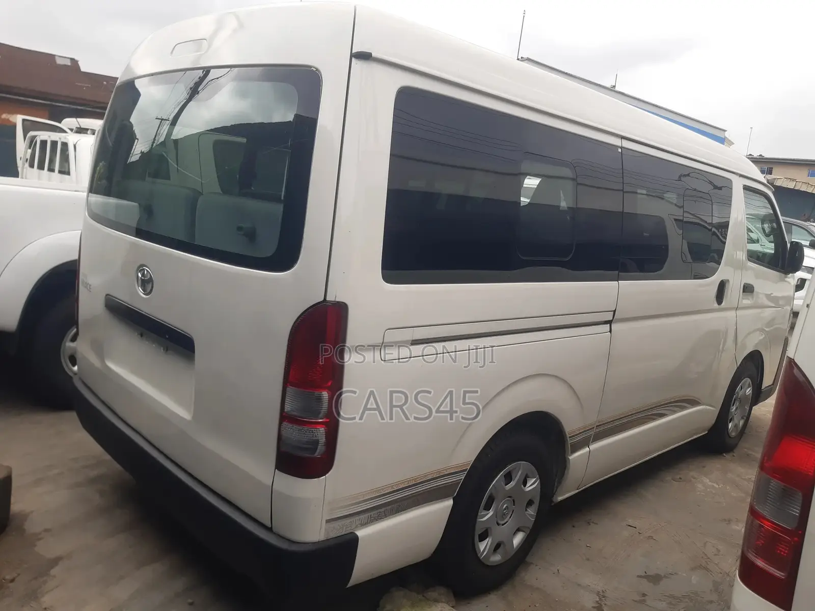 Toyota HiAce 2010 White