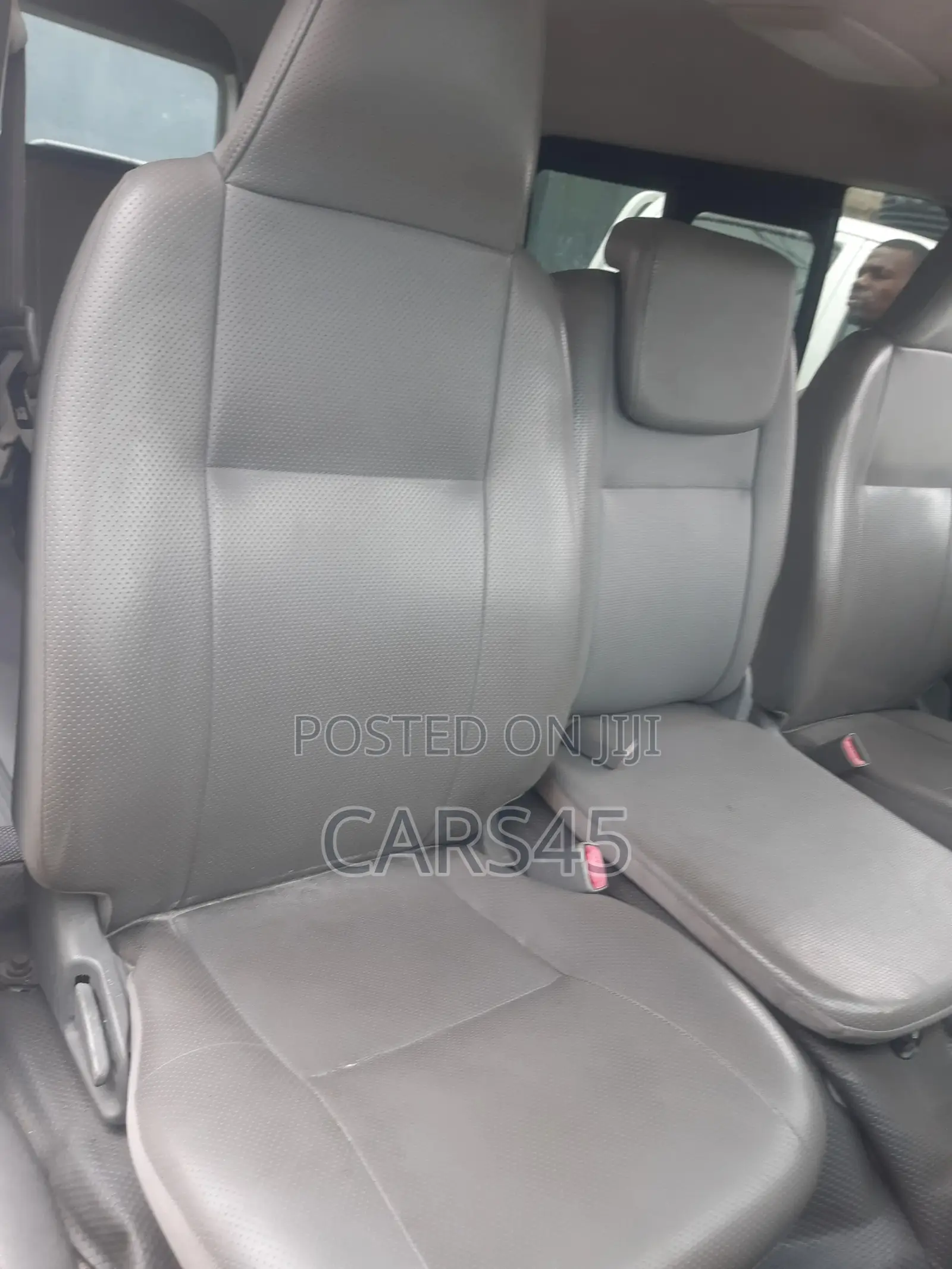 Toyota HiAce 2010 White