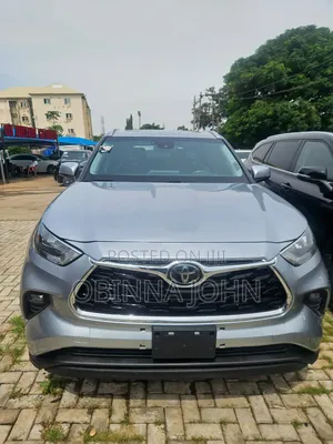 Toyota Highlander 2022 Silver