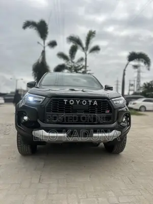 New Toyota Hilux 2024 Black
