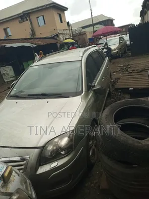 Toyota Avensis 2005 Gold