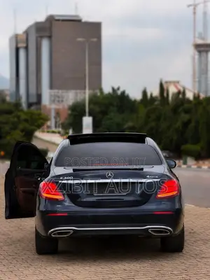 Mercedes-Benz E400 2018 Blue