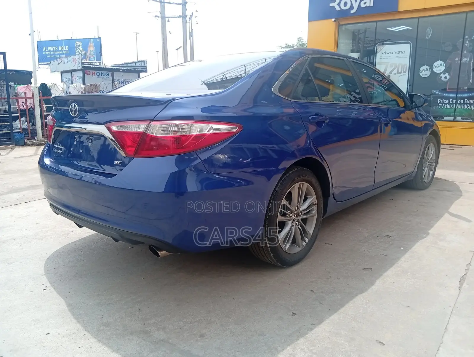 Toyota Camry 2016 Blue