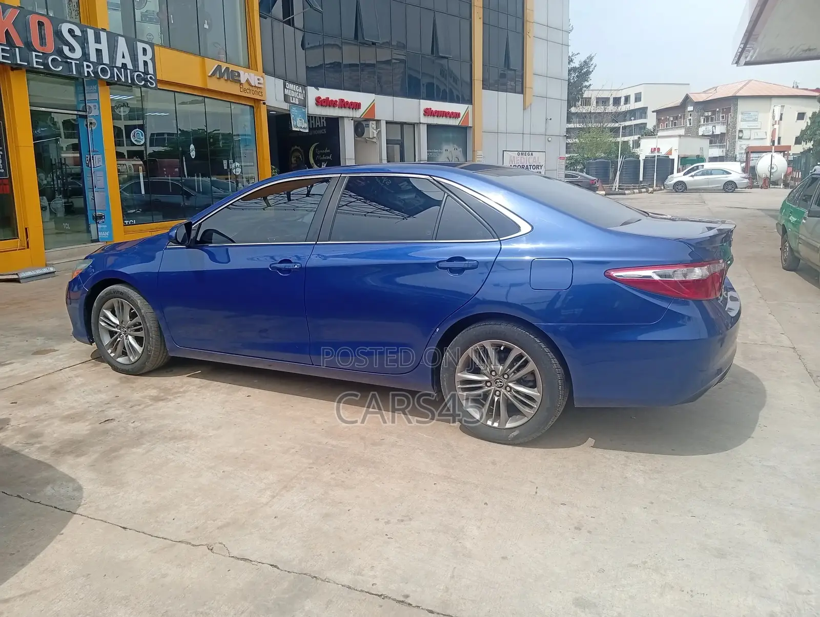 Toyota Camry 2016 Blue