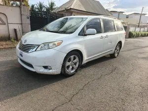 Toyota Sienna 2011 White