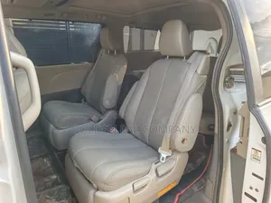 Toyota Sienna 2011 White