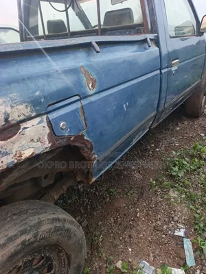 Nissan Pick-Up 1997 Blue