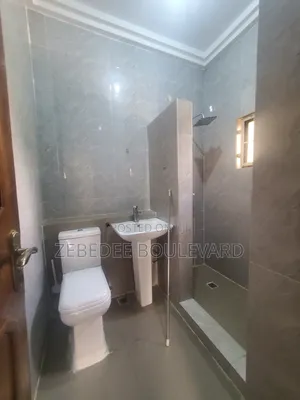 3bdrm Block of Flats in Durumi for rent