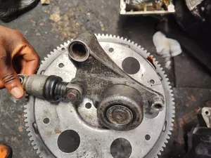 Clean Tokunbo Fan Belt Tensioner Assembly for Toyota 2AZ Engine