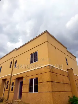 4bdrm Duplex in Brains & Hammers, Life Camp for rent