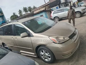 Toyota Sienna 2004 Gold