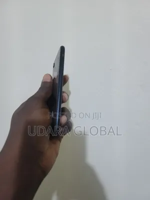 Apple iPhone SE (2020) 64 GB Black