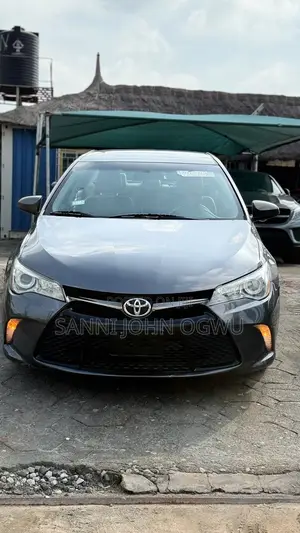 Toyota Camry SE 4dr Sedan (2.5L 4cyl 6A) 2016 Gray