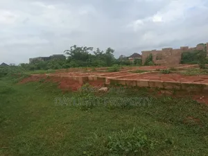 3bdrm Block of Flats in Daylight Property, Benin City for sale
