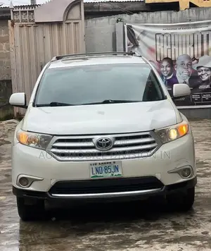 Toyota Highlander 3.5L 4WD 2013 White