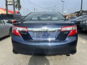 Toyota Camry XLE 4dr Sedan (2.5L 4cyl 6A) 2014 Blue