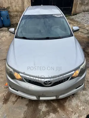 Toyota Camry SE V6 4dr Sedan (3.5L 6cyl 6A) 2013 Silver