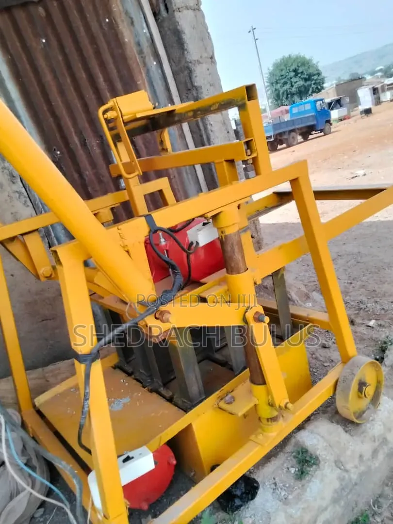 Block Laying Machine