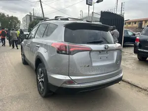 Toyota RAV4 LE AWD (2.5L 4cyl 6A) 2016 Gray
