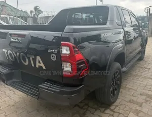 Toyota Hilux 2021 Black