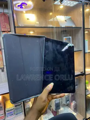 Apple iPad 9.7 32 GB Gray
