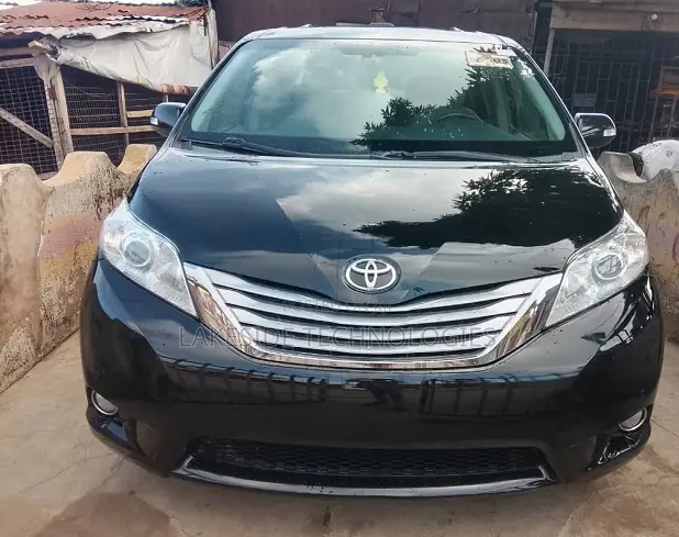 Toyota Sienna 2013 Black