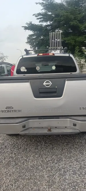 Nissan Frontier 2012 Silver