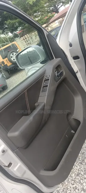 Nissan Frontier 2012 Silver