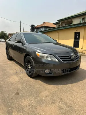 Toyota Camry LE 4dr Sedan (2.5L 4cyl 6A) 2011 Gray